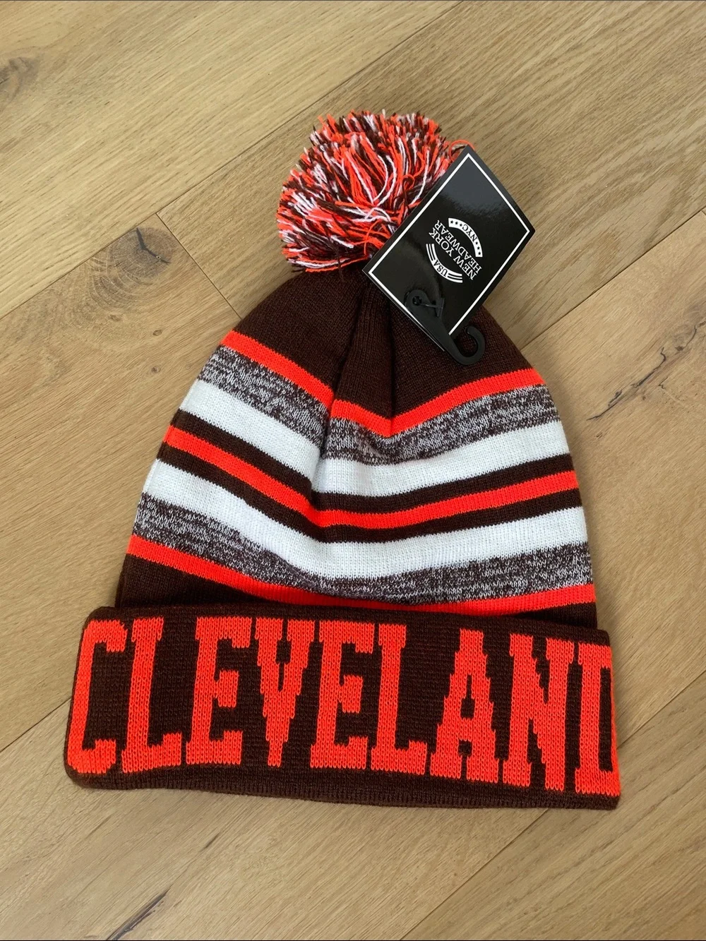 Cleveland Browns cuffed knit hat with Pom.